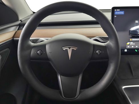 Used 2024 Tesla Model Y Long Range AWD/4WD image 20