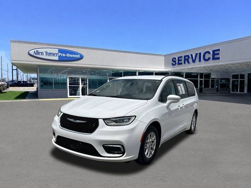Used 2022 Chrysler Pacifica Touring-L w/ Uconnect Theater Family Group FWD image 3