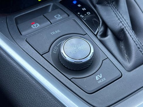 Used 2020 Toyota RAV4 Limited AWD/4WD image 31