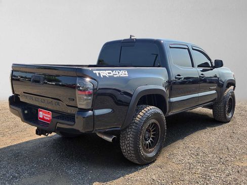 Used 2022 Toyota Tacoma TRD Off-Road w/ Technology Package AWD/4WD image 4