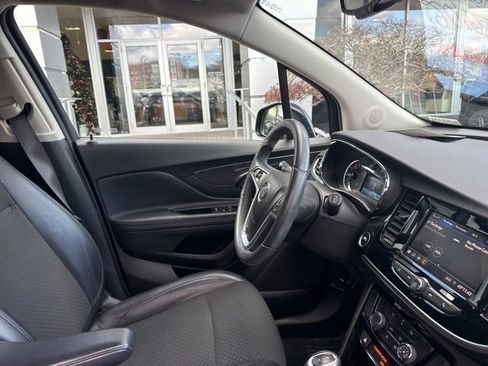 Used 2022 Buick Encore Preferred w/ Safety Package image 25