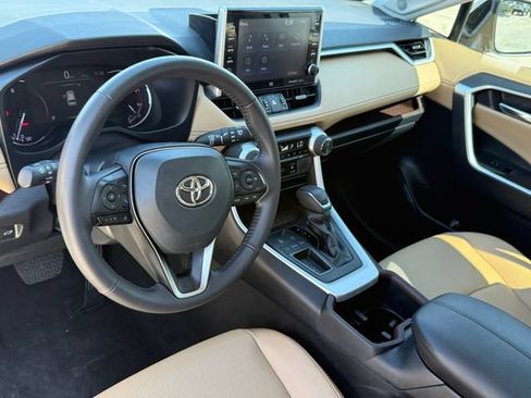 Used 2022 Toyota RAV4 Limited FWD image 9