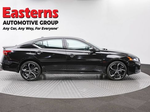 Used 2023 Nissan Altima 2.5 SR AWD/4WD image 4