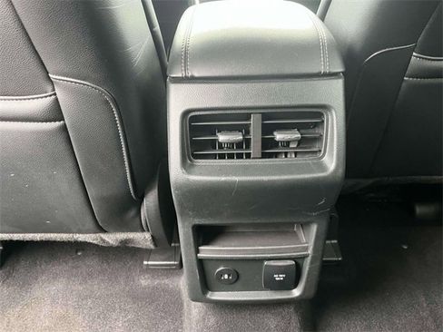 Used 2024 Ford Edge Titanium image 16