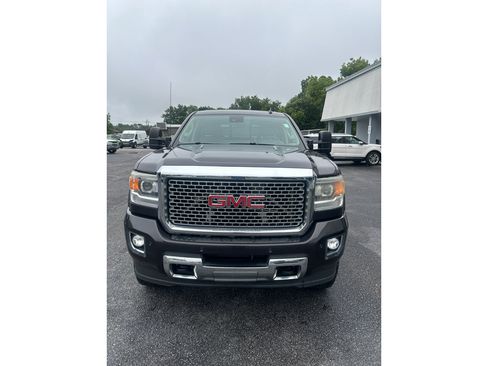 Used 2015 GMC Sierra 2500 Denali w/ Duramax Plus Package AWD/4WD image 5