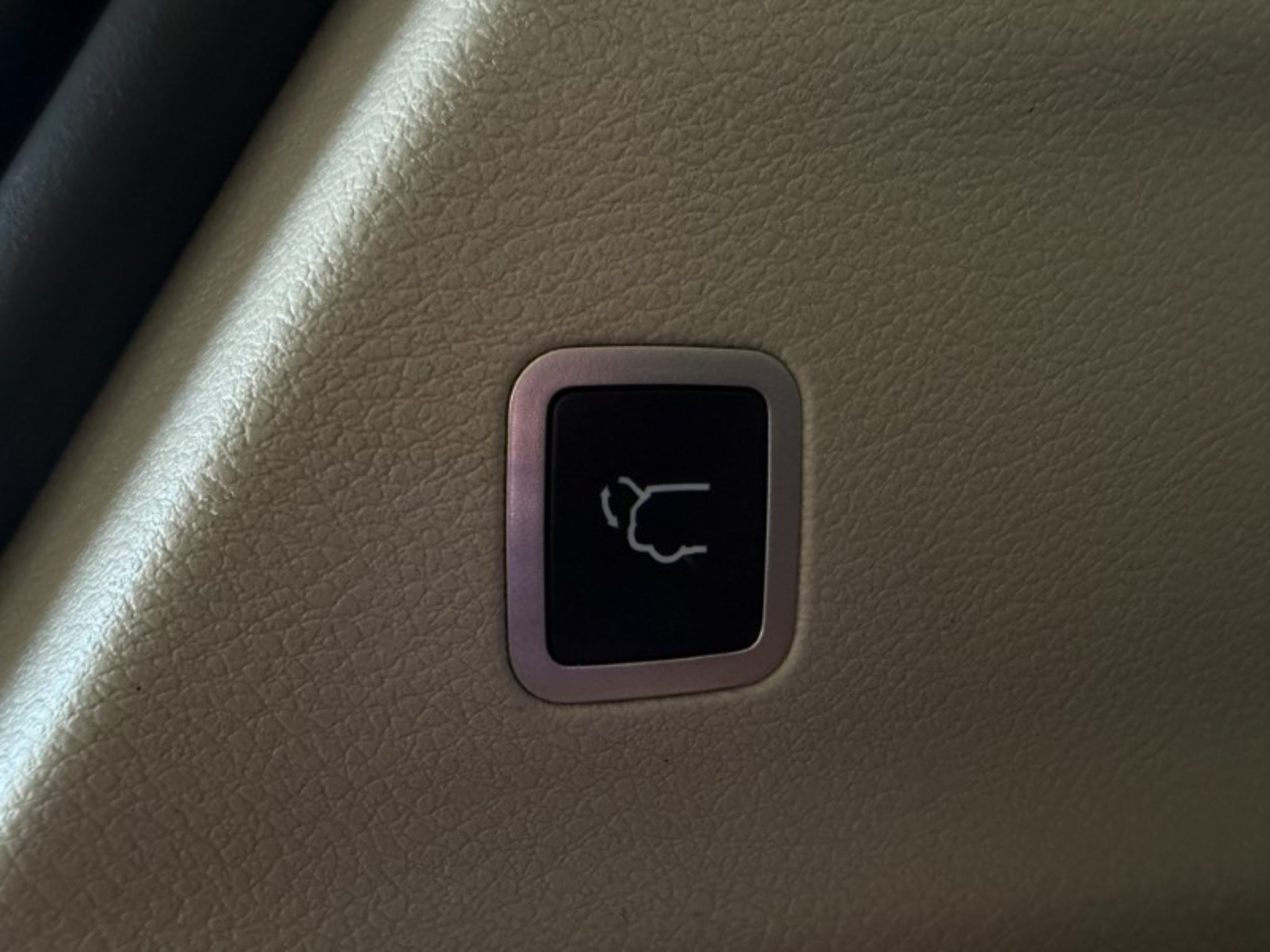 Used 2024 Chrysler Pacifica Touring-L FWD image 46