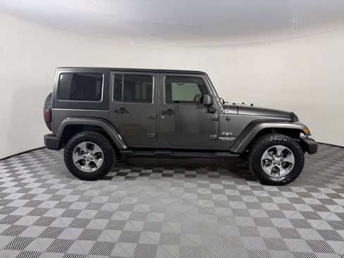 Used 2017 Jeep Wrangler Unlimited Sahara w/ Connectivity Group AWD/4WD image 10