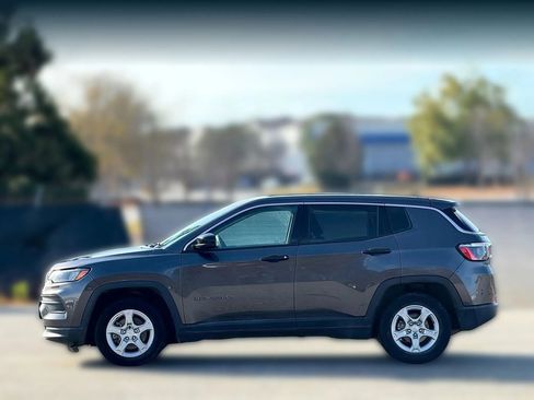 Used 2022 Jeep Compass Sport image 8