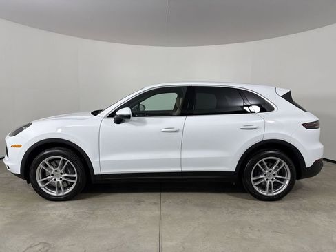 Certified 2023 Porsche Cayenne Platinum Edition image 2