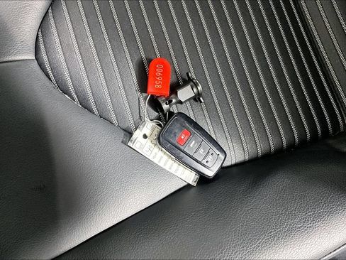 Used 2024 Toyota Camry SE w/ Cold Weather Package FWD image 10
