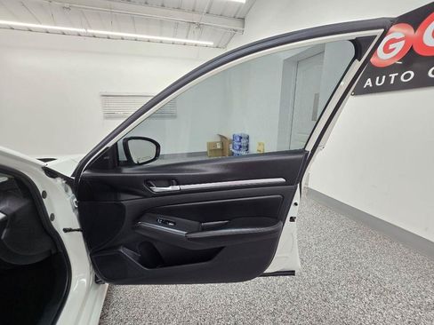 Used 2022 Nissan Altima 2.5 SV FWD image 28