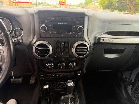 Used 2015 Jeep Wrangler Unlimited Sport w/ Quick Order Package 24S AWD/4WD image 17