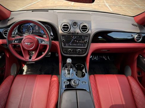 Used 2019 Bentley Bentayga AWD/4WD image 24