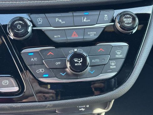 New 2026 Chrysler Pacifica Select image 21