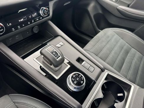 Used 2024 Mitsubishi Outlander 4WD Plug-In Hybrid image 26