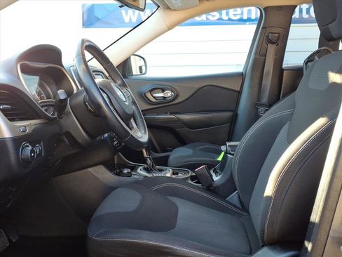 Used 2015 Jeep Cherokee Latitude image 8