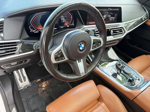 Used 2022 BMW X7 xDrive40i w/ M Sport Package AWD/4WD image 4