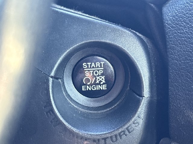 Used 2017 Jeep Renegade Limited FWD image 19