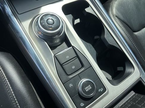 Used 2022 Ford Explorer Limited w/ Equipment Group 301A AWD/4WD image 27