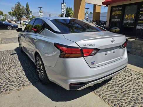 Used 2023 Nissan Altima 2.5 SV FWD image 7