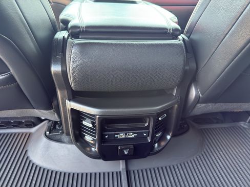 Used 2025 RAM 1500 Laramie AWD/4WD image 32