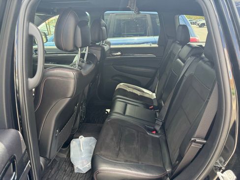 Used 2019 Jeep Grand Cherokee Trailhawk AWD/4WD image 3