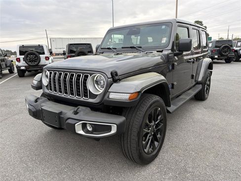 Used 2025 Jeep Wrangler Unlimited Sahara AWD/4WD image 2