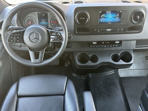 Used 2024 Mercedes-Benz Sprinter 2500 image 24