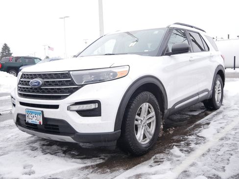 Used 2023 Ford Explorer XLT w/ Equipment Group 202A image 3