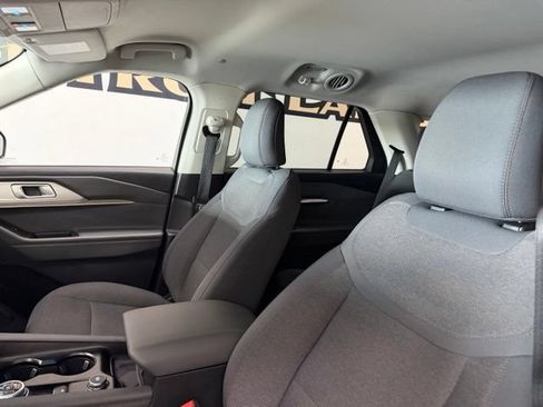 Used 2025 Ford Explorer Active AWD/4WD image 14