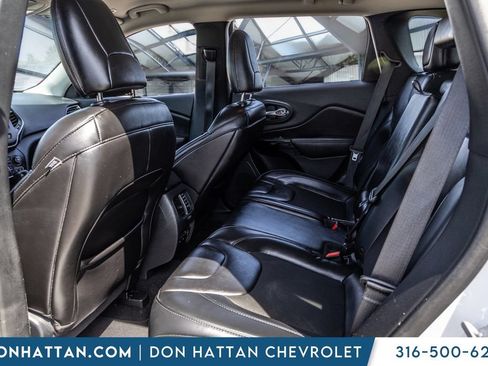 Used 2019 Jeep Cherokee Latitude Plus FWD image 15