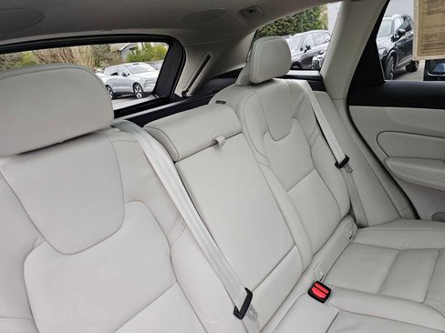 Certified 2023 Volvo XC60 B6 Ultimate w/ Protection Package Premier image 15