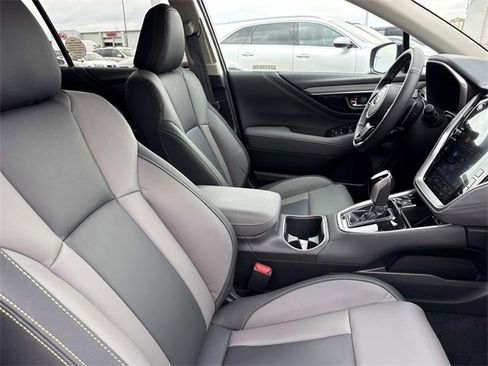 Used 2025 Subaru Outback Onyx Edition image 19