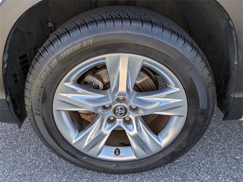 Used 2019 Toyota Highlander Limited image 12