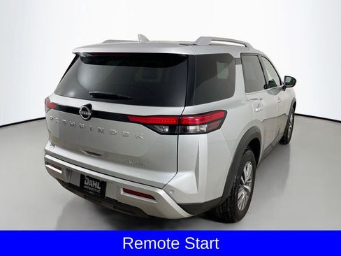 Used 2025 Nissan Pathfinder SL image 9