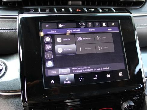Used 2023 Jeep Grand Cherokee Laredo AWD/4WD image 17