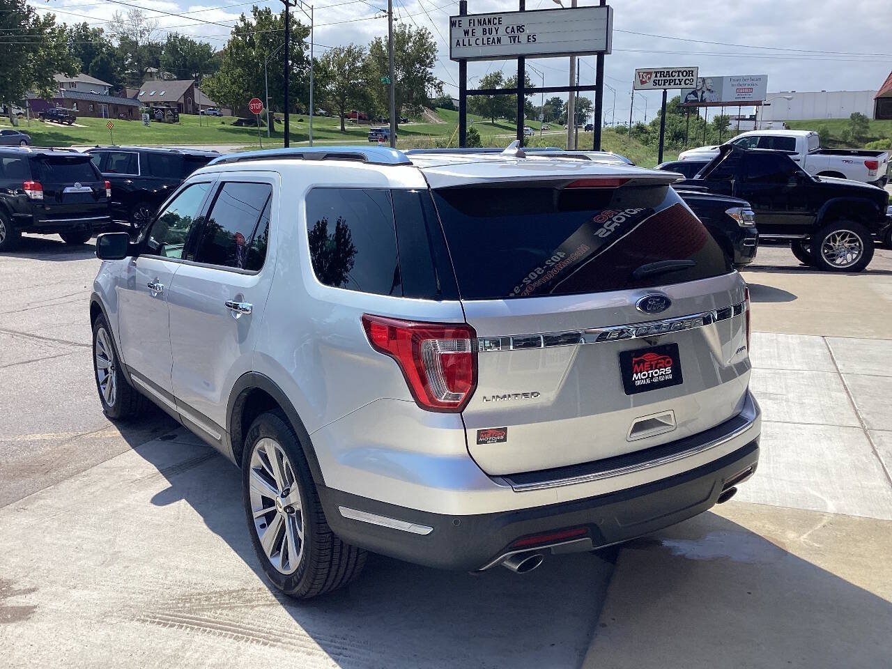 Used 2018 Ford Explorer Limited AWD/4WD image 3
