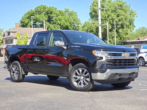 Used 2022 Chevrolet Silverado 1500 LT AWD/4WD image 2
