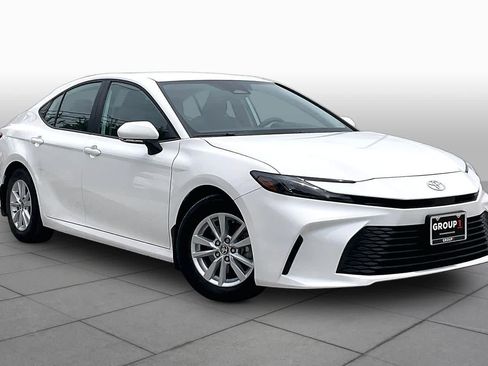 Used 2025 Toyota Camry LE w/ Convenience Package FWD image 3