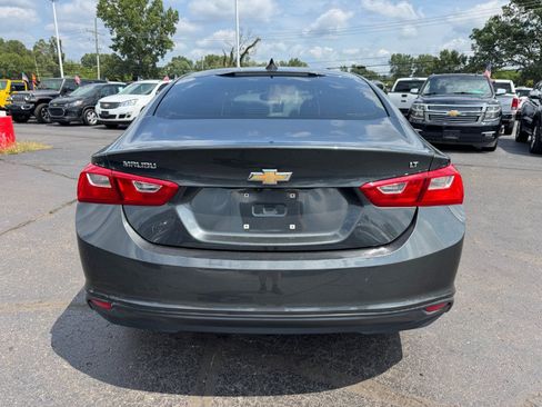 Used 2017 Chevrolet Malibu LT FWD image 4