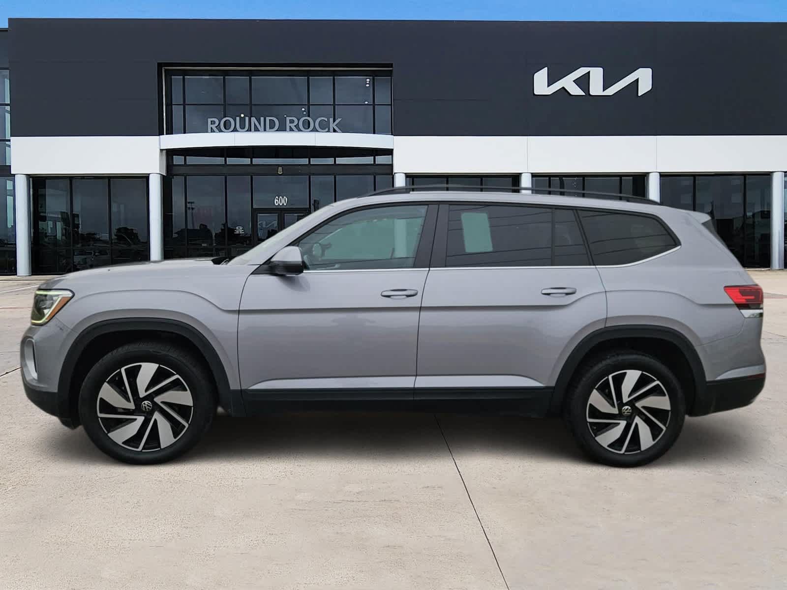 Used 2025 Volkswagen Atlas SE FWD image 4