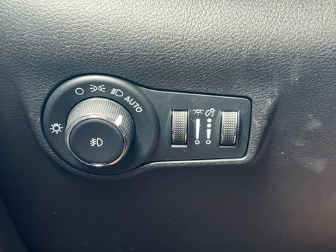 Used 2023 Jeep Compass Latitude w/ Sun and Sound Group AWD/4WD image 20