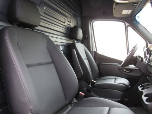 Used 2025 Mercedes-Benz Sprinter 2500 image 16