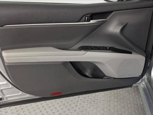 Used 2021 Toyota Camry LE FWD image 10