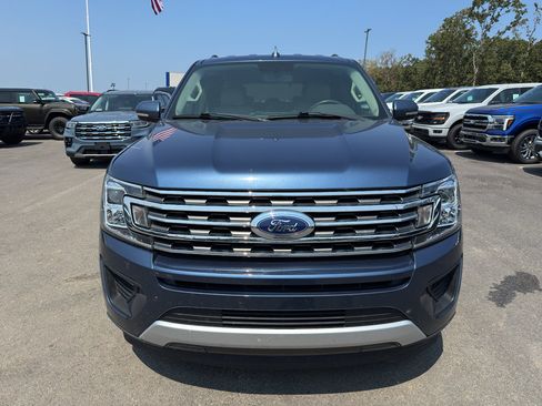 Used 2018 Ford Expedition XLT w/ Equipment Group 202A RWD image 2