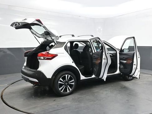 Used 2020 Nissan Kicks SR w/ Exterior Package image 43