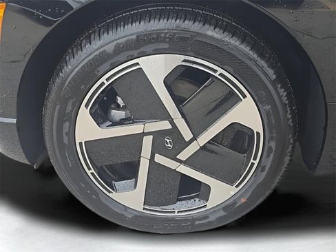 New 2026 Hyundai Ioniq 9 Calligraphy image 37