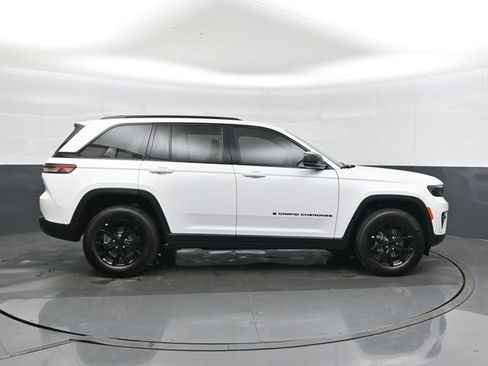New 2025 Jeep Grand Cherokee Altitude AWD/4WD image 7