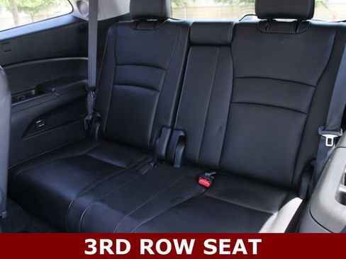 Used 2019 Honda Pilot Touring image 11