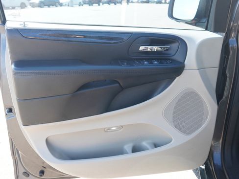 Used 2020 Dodge Grand Caravan SE w/ UConnect Hands-Free Group FWD image 20